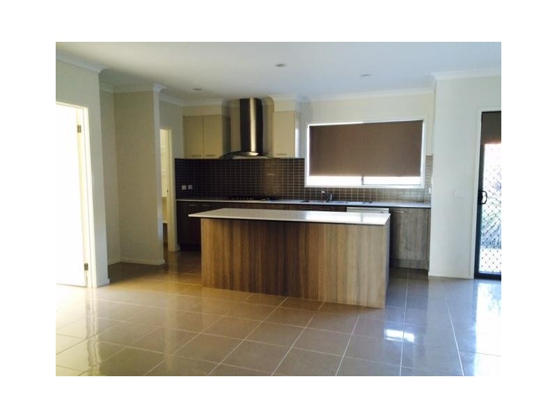 72 Mackillop Way, Clyde North VIC 3978