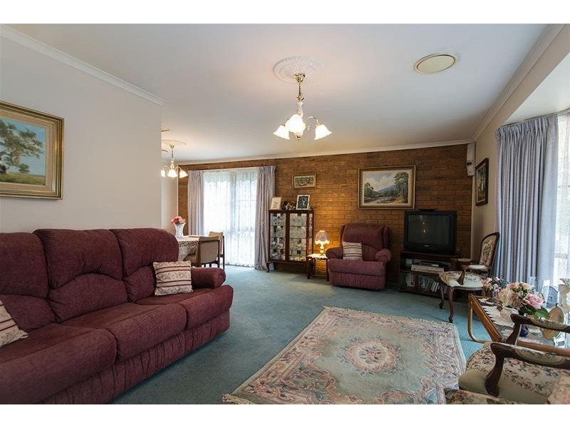 8 Ashfield Drive, Berwick VIC 3806