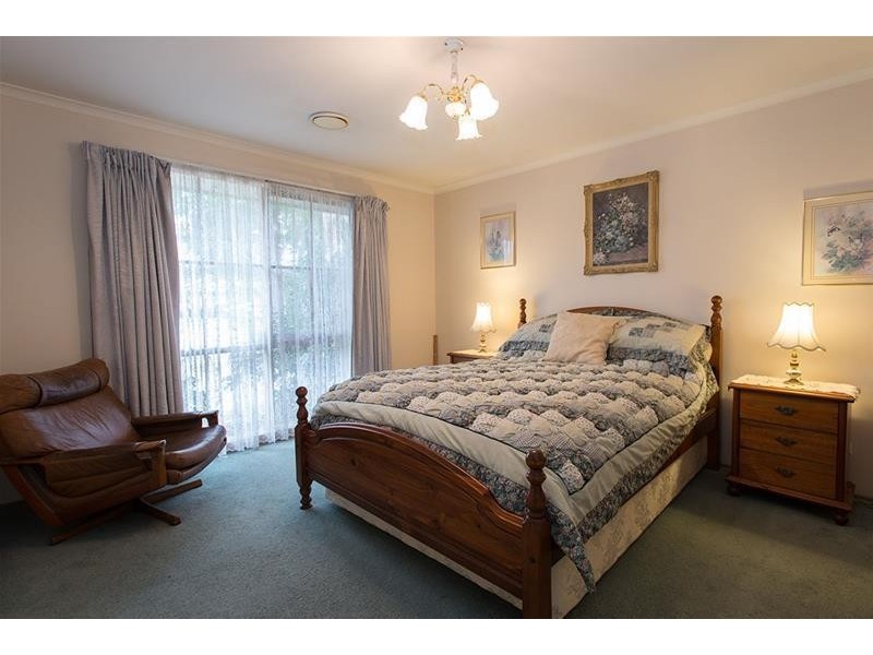 8 Ashfield Drive, Berwick VIC 3806