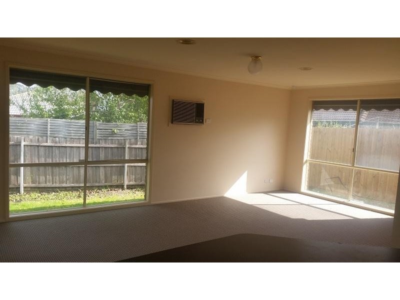 6 Moloney Court, Berwick VIC 3806