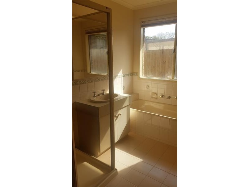 6 Moloney Court, Berwick VIC 3806