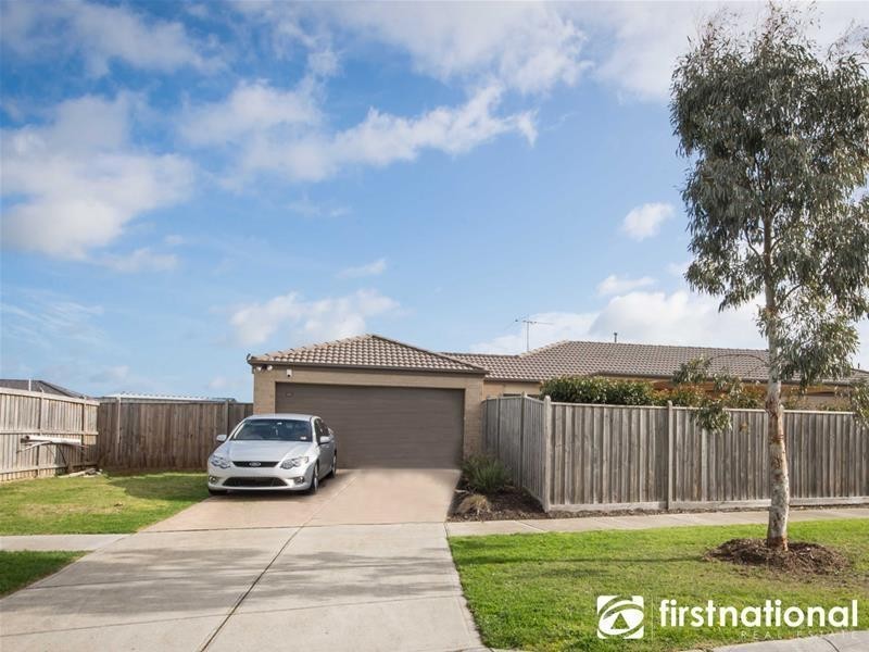 122 Sandalwood Drive, Pakenham VIC 3810