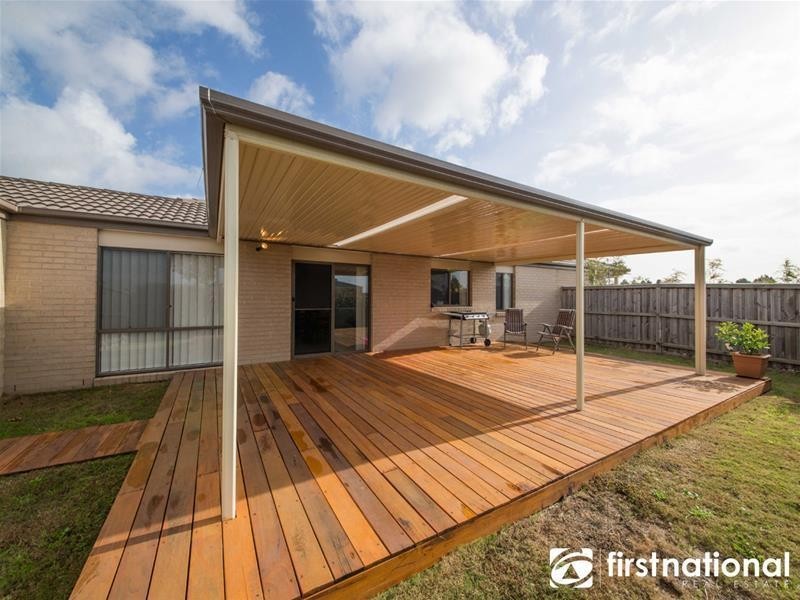 122 Sandalwood Drive, Pakenham VIC 3810
