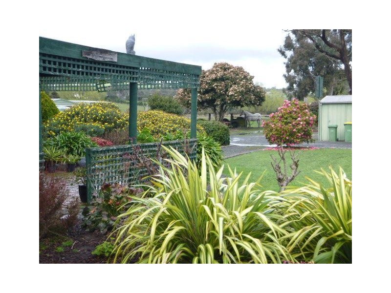 2 Mountain Flat Road, Narre Warren East VIC 3804