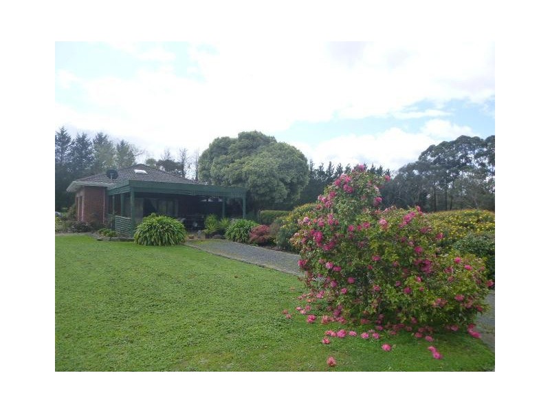 2 Mountain Flat Road, Narre Warren East VIC 3804