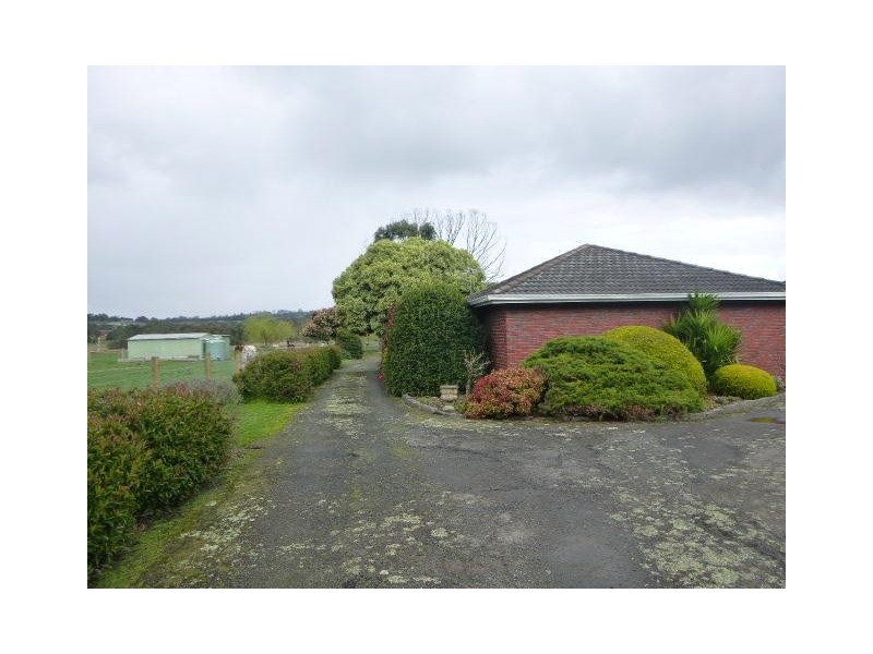 2 Mountain Flat Road, Narre Warren East VIC 3804