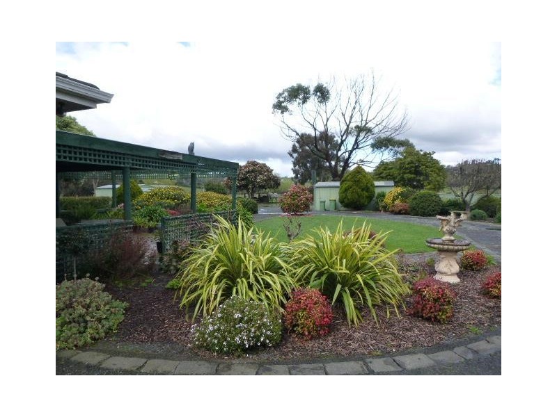 2 Mountain Flat Road, Narre Warren East VIC 3804