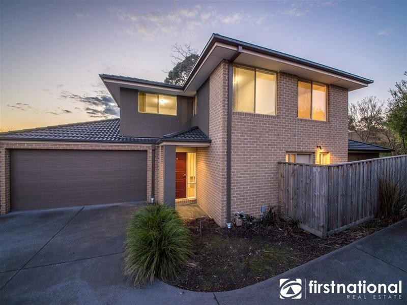 2/55-57 Strathavan Drive, Berwick VIC 3806