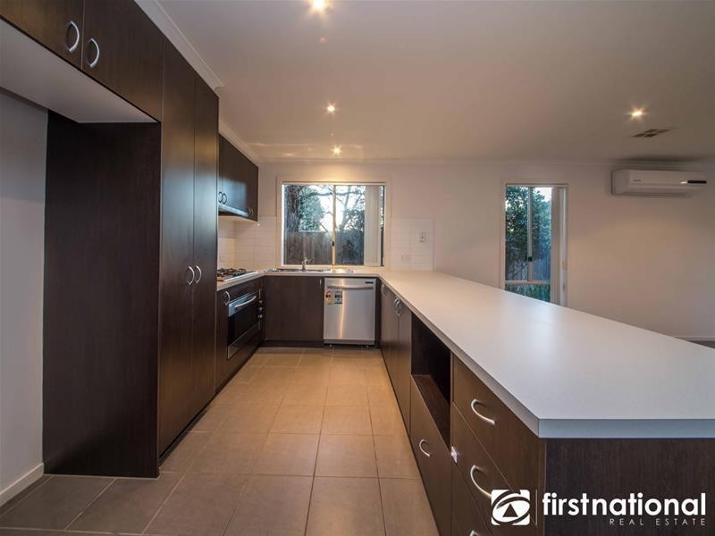 2/55-57 Strathavan Drive, Berwick VIC 3806