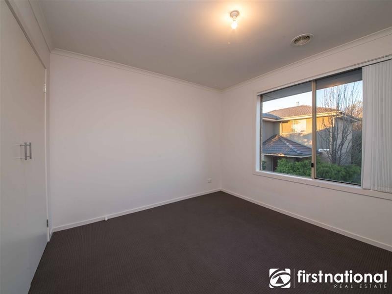 2/55-57 Strathavan Drive, Berwick VIC 3806