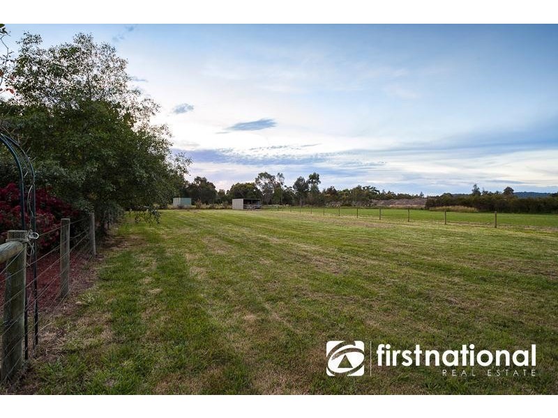 4 Fairway Court, Pakenham VIC 3810