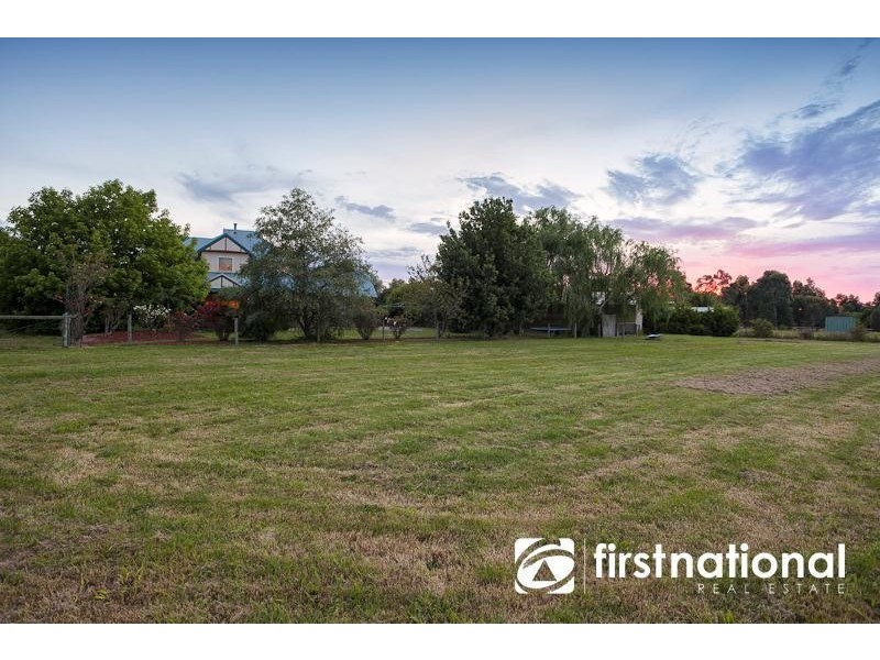 4 Fairway Court, Pakenham VIC 3810