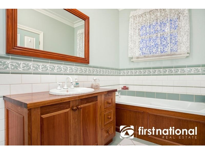 4 Fairway Court, Pakenham VIC 3810