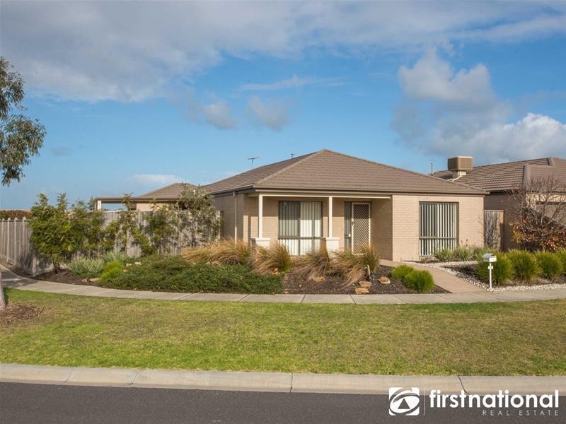 122 Sandalwood Drive, Pakenham VIC 3810