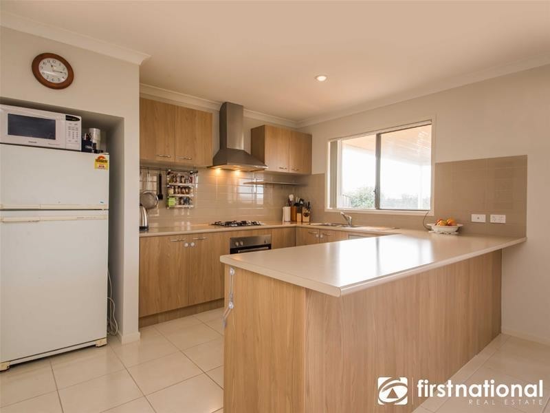 122 Sandalwood Drive, Pakenham VIC 3810