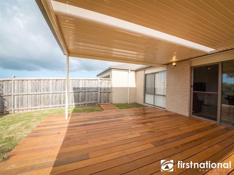 122 Sandalwood Drive, Pakenham VIC 3810