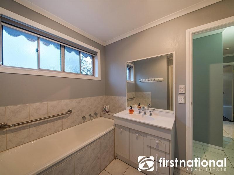 27 Maria Crescent, Pakenham VIC 3810