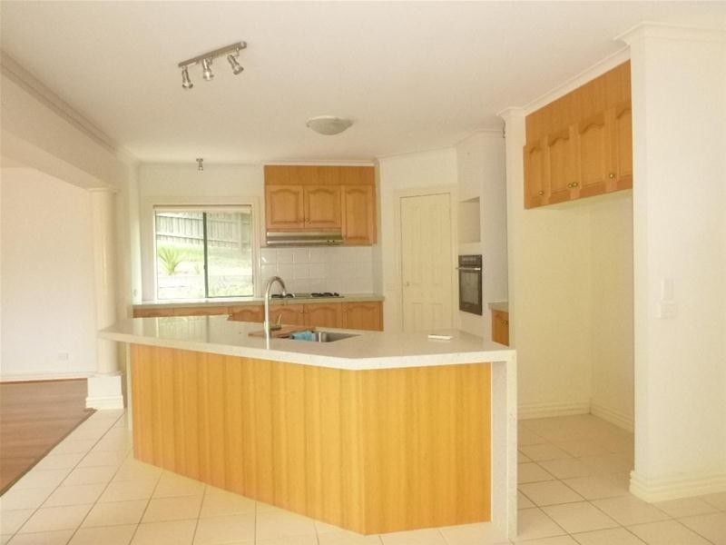 11 Gavinton Place, Berwick VIC 3806