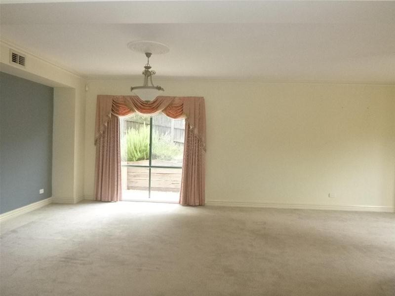 11 Gavinton Place, Berwick VIC 3806