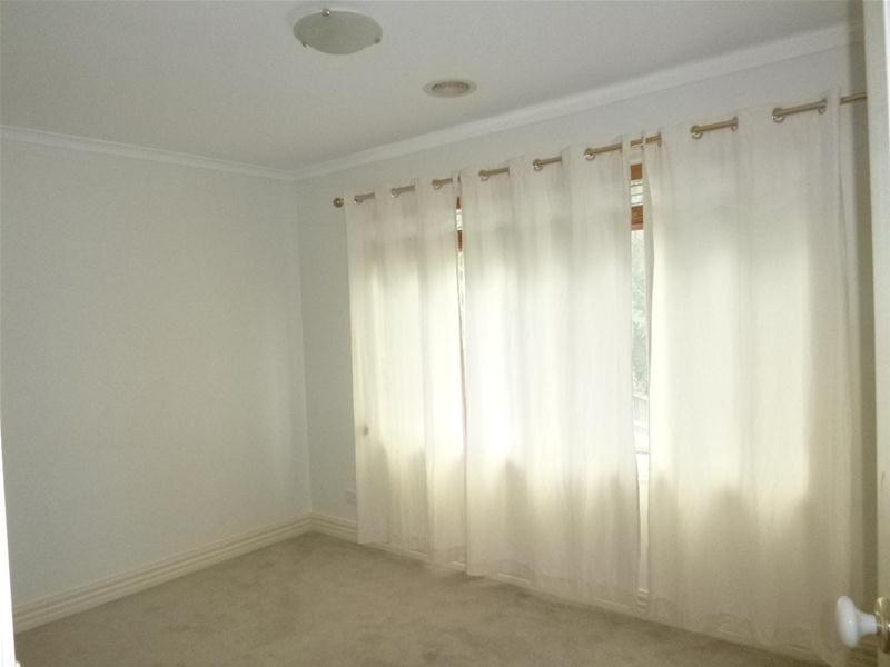 11 Gavinton Place, Berwick VIC 3806