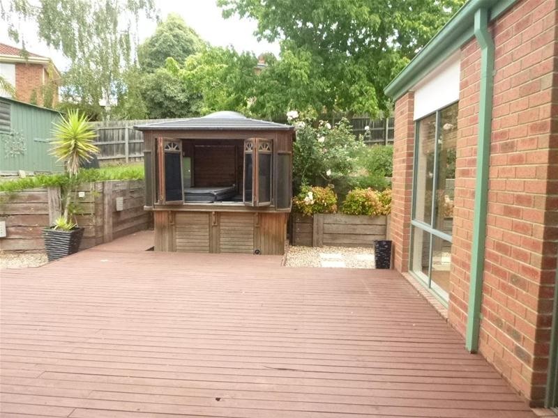 11 Gavinton Place, Berwick VIC 3806