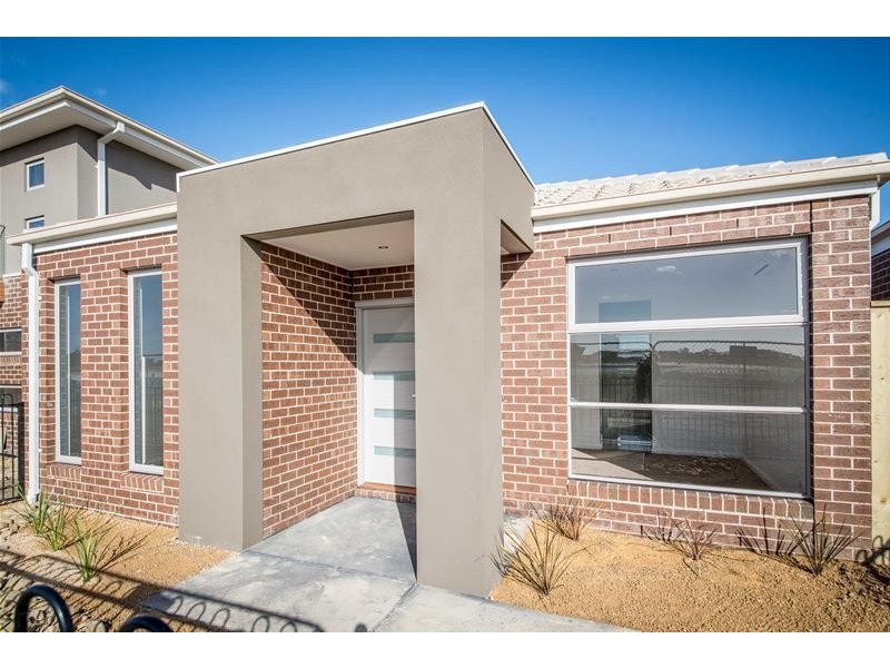 10 Coberley Way, Cranbourne North VIC 3977