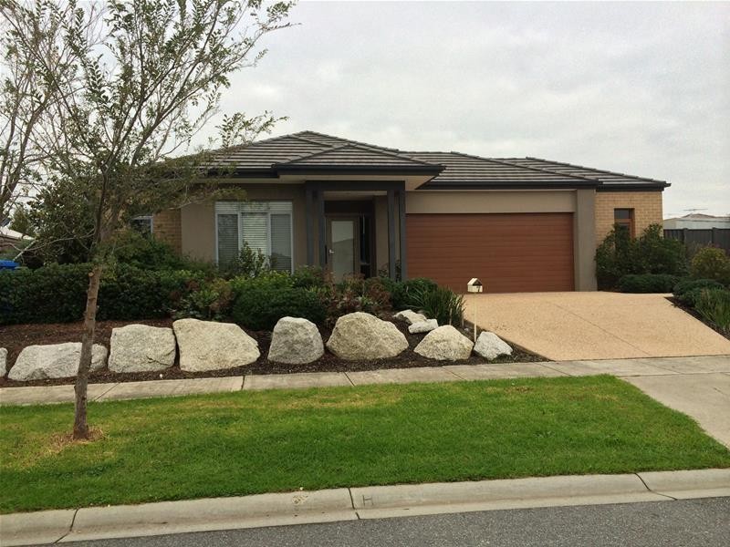7 Kindred Avenue, Cranbourne North VIC 3977