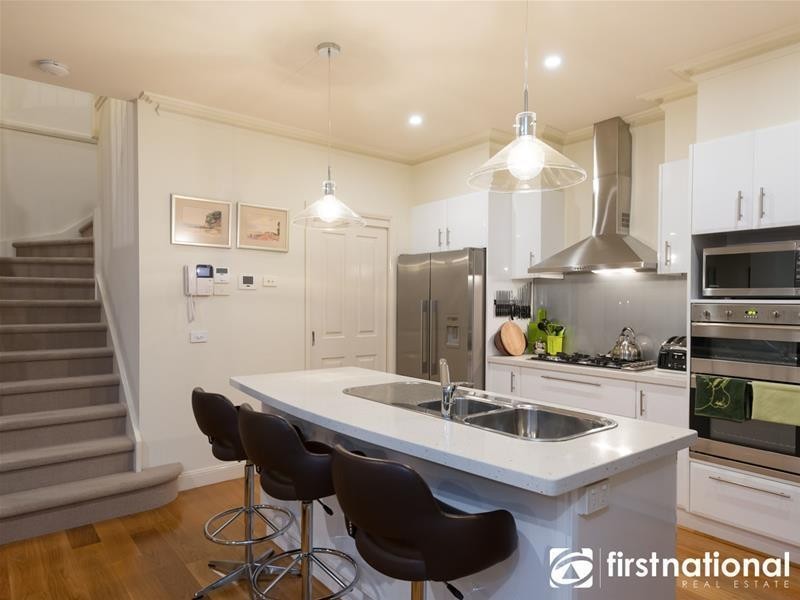 2/43 Peel  Street, Berwick VIC 3806