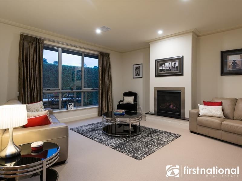 2/43 Peel  Street, Berwick VIC 3806