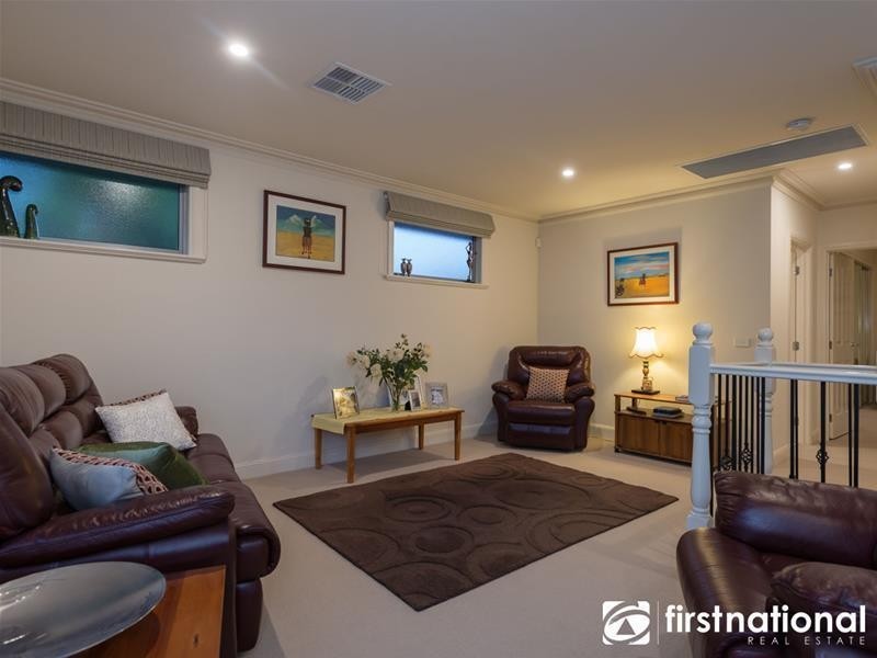 2/43 Peel  Street, Berwick VIC 3806