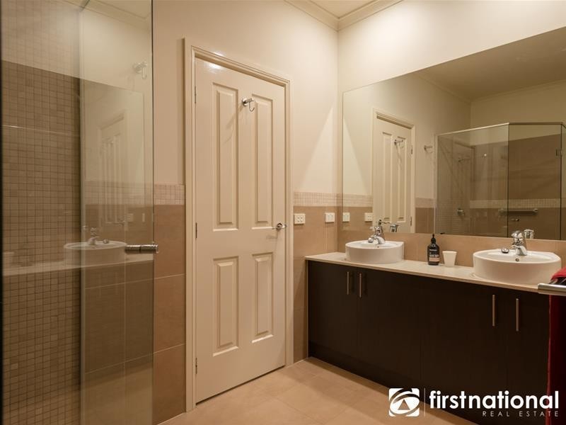 2/43 Peel  Street, Berwick VIC 3806