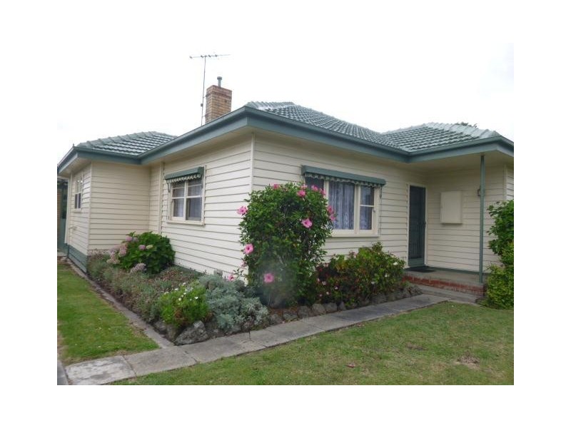 4 Henty Street, Pakenham VIC 3810