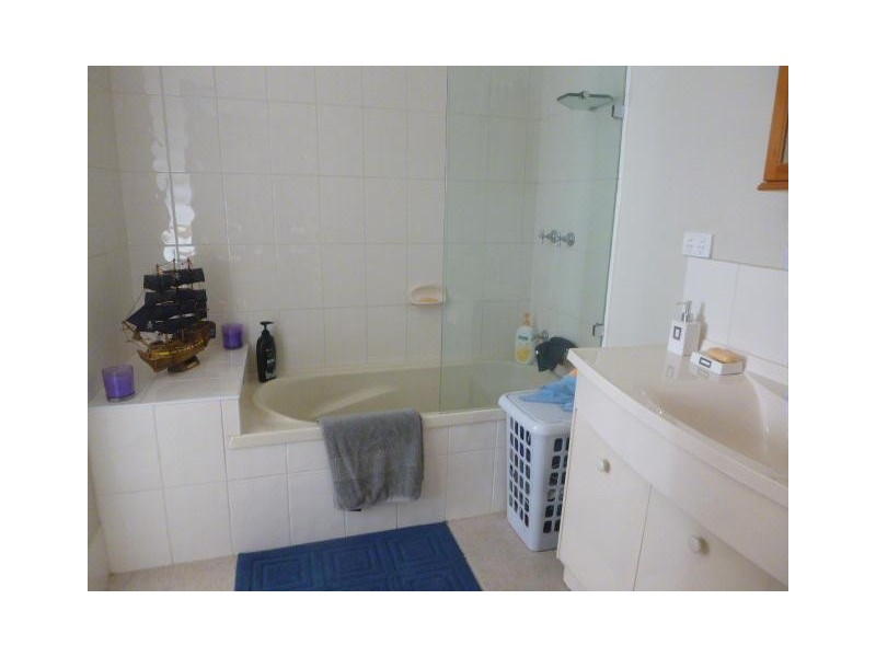 1/9 Rhoden Grove, Eumemmerring VIC 3177