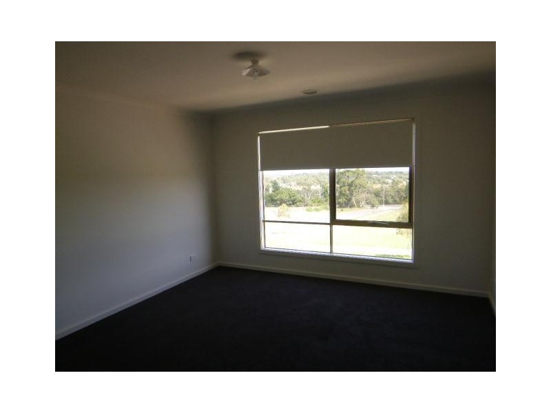 61 Atlantic  Drive, Pakenham VIC 3810