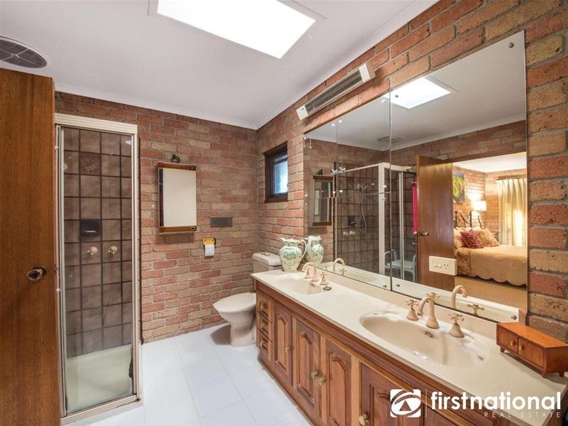 16 Howell Drive, Berwick VIC 3806