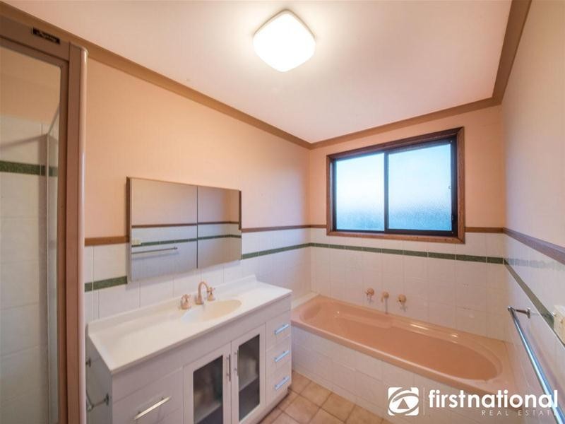 16 Howell Drive, Berwick VIC 3806