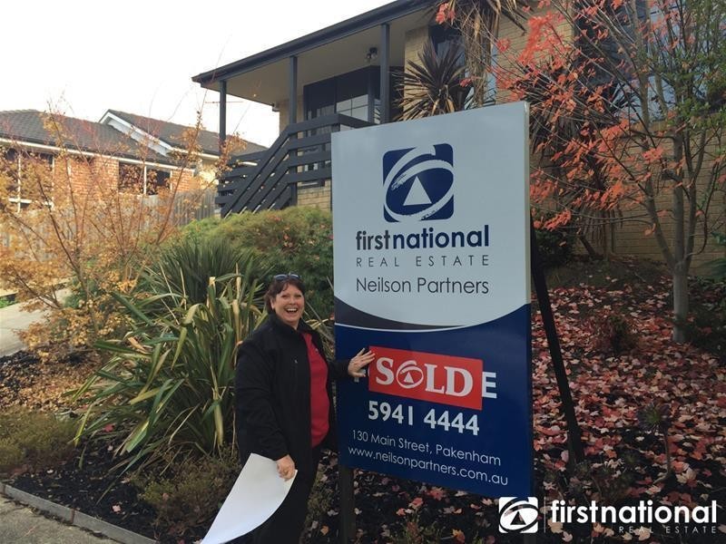 27 Riviera Drive, Pakenham VIC 3810