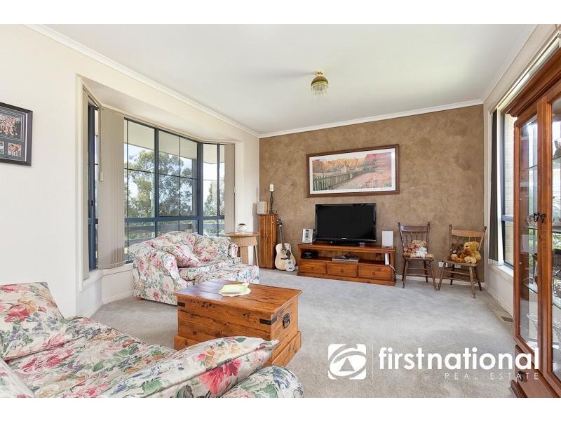 27 Riviera Drive, Pakenham VIC 3810