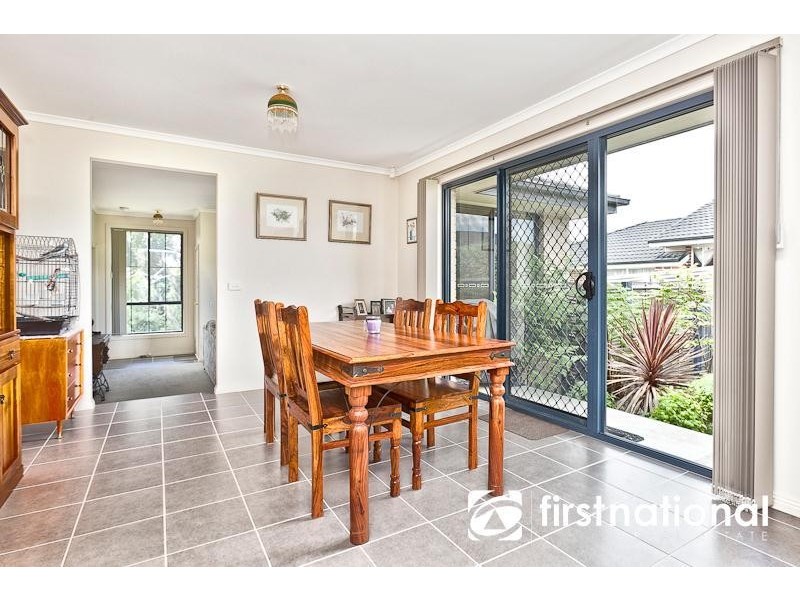 27 Riviera Drive, Pakenham VIC 3810