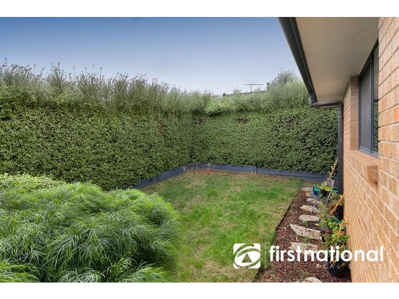 27 Riviera Drive, Pakenham VIC 3810