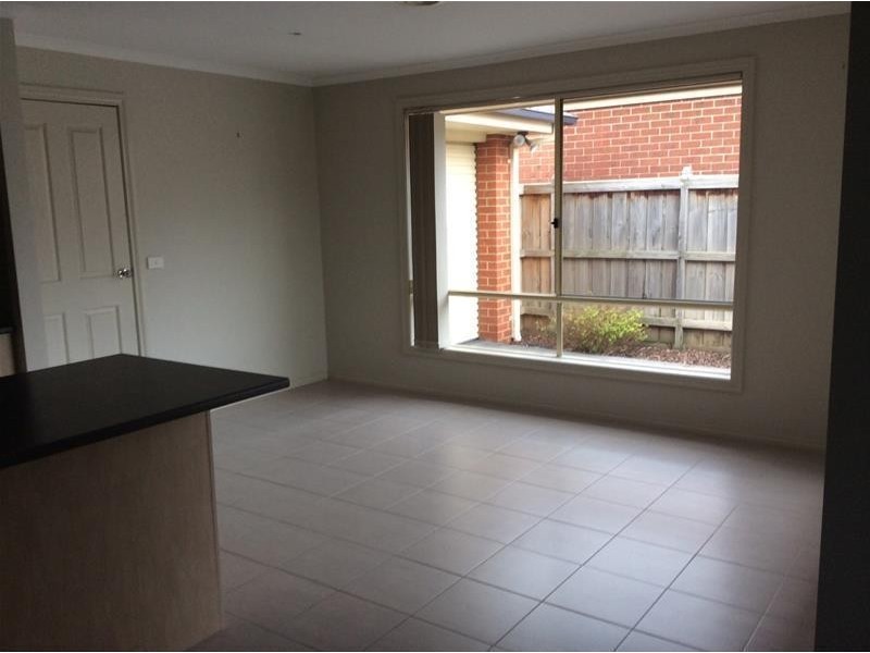 7 Howe Way, Cranbourne East VIC 3977