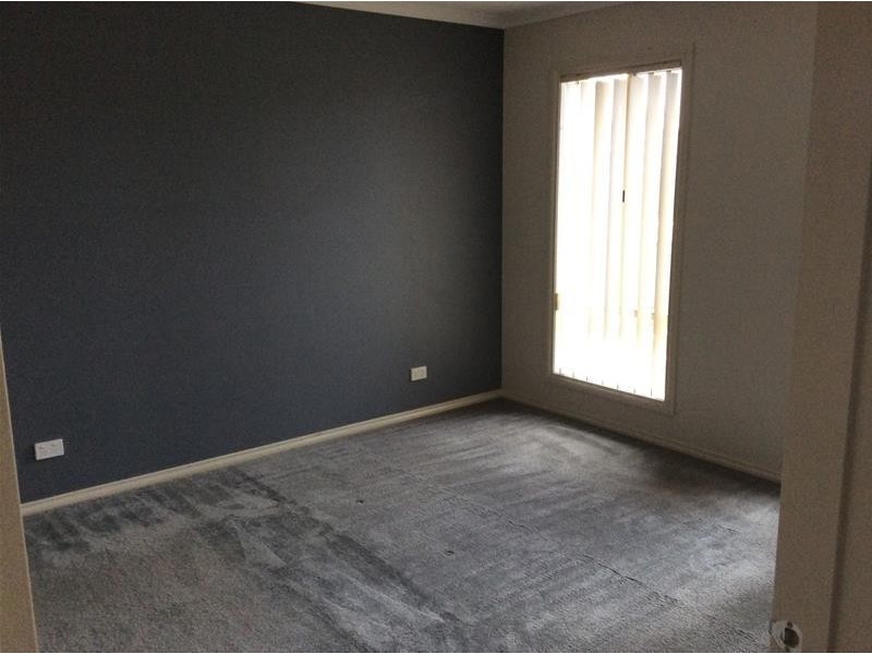 7 Howe Way, Cranbourne East VIC 3977