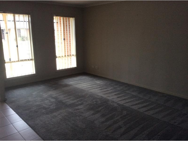 7 Howe Way, Cranbourne East VIC 3977