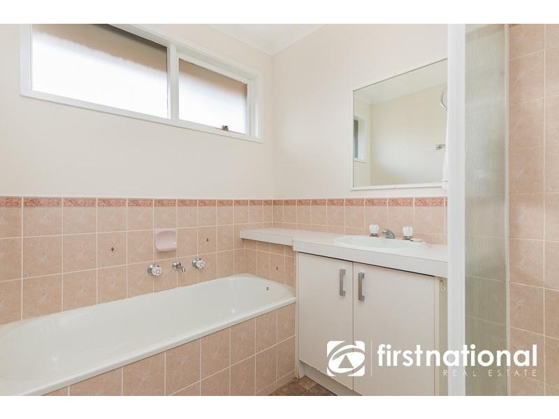 2 Souhail Court, Berwick VIC 3806