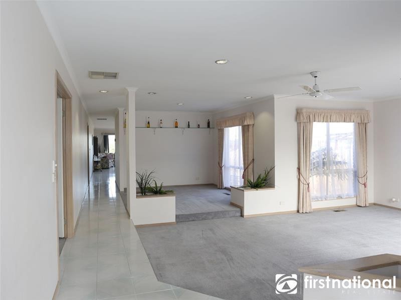 12 Lauren Drive, Hampton Park VIC 3976