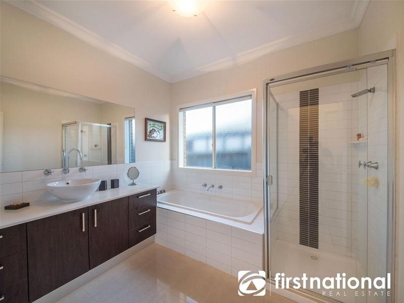 41 Bryn Mawr Boulevard, Berwick VIC 3806