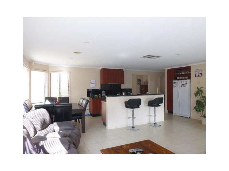 10 Barwon Drive, Pakenham VIC 3810