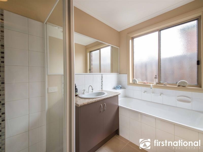 33 Ash Crescent, Pakenham VIC 3810