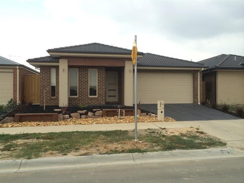16 Denton Drive, Officer VIC 3809