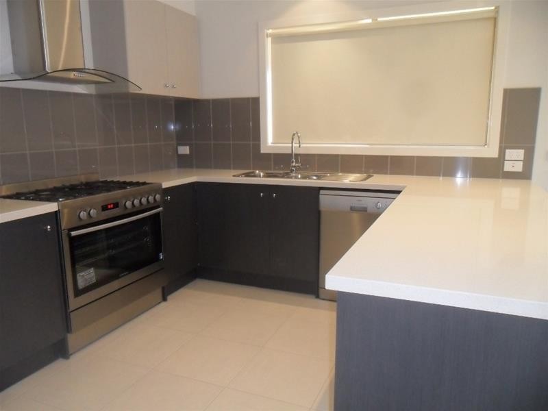 16 Denton Drive, Officer VIC 3809